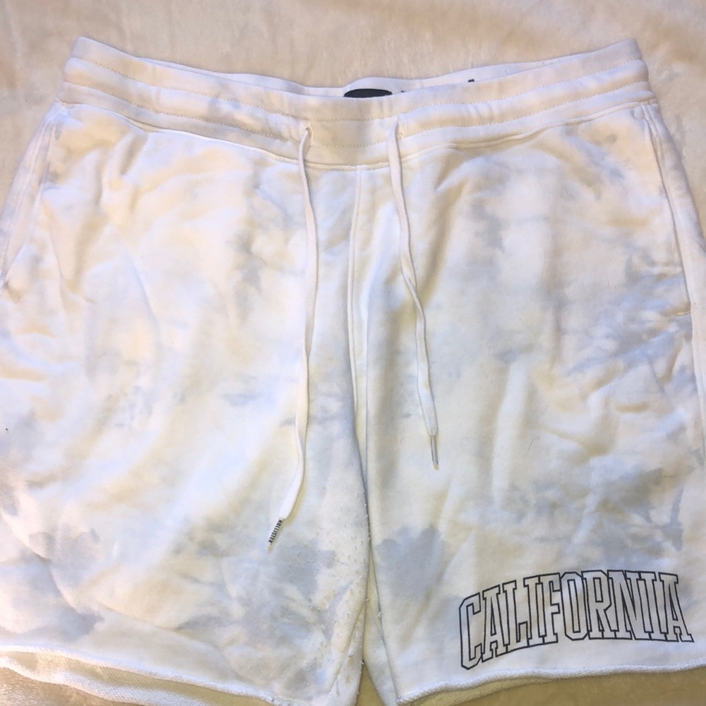 White and light blue tie dye Hollister shorts. Size L.
